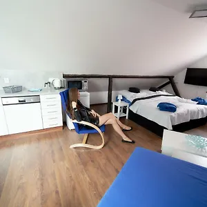 Bluestars Family Apartment